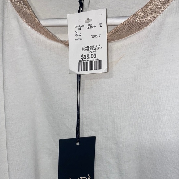 White tshirt with rose sparkle puff sleeves - Picture 2 of 3